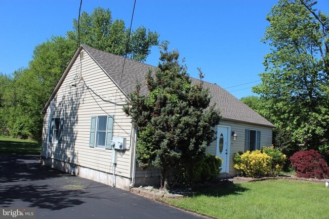 Primary Photo - 23 Elbo Ln