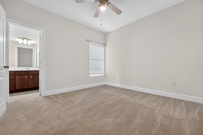 Building Photo - 1901 Crossing Pl