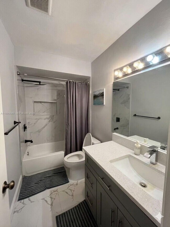 Building Photo - 3931 SW 84th Terrace