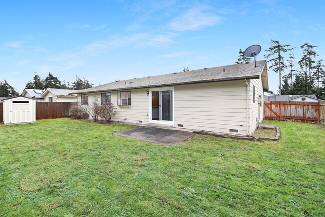 Building Photo - 3 Bed 2 Bath - Pet Friendly - NAS Whidbey