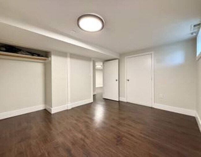 Building Photo - Spacious Basement Apartment in SLC!