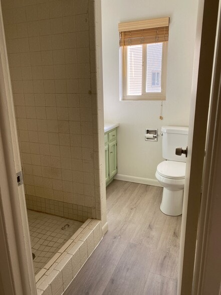 Building Photo - 1202 Avenida del Sol