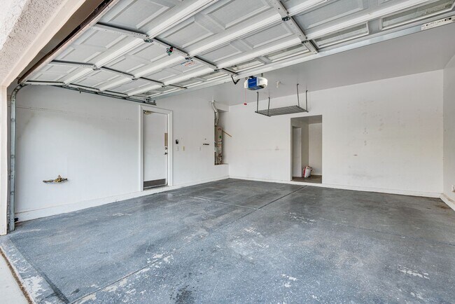 Building Photo - Spacious 3-Bedroom Home Featuring Downstai...