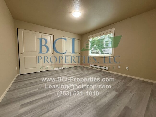 Building Photo - Beautiful 2 bedroom condo near JBLM/ Point...