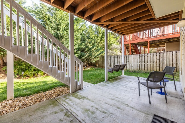 Building Photo - 2454 Vivian Cir