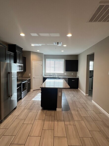 Building Photo - 1255 N Arizona Ave