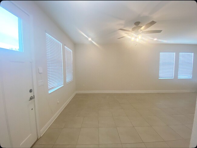 Building Photo - Beautiful Open Concept Home