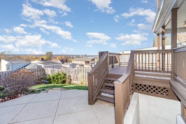 Building Photo - 1030 Vine St