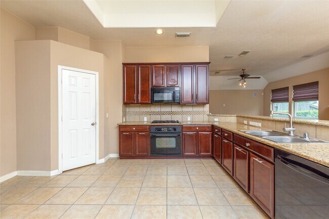 Building Photo - 2201 Signal Hill Dr