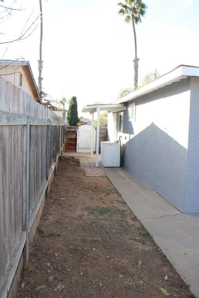 Building Photo - 1013-1013 12th St