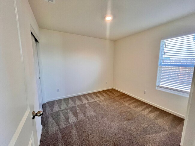 Building Photo - Spacious 4 Bedroom Home  – Solar & Pest Co...