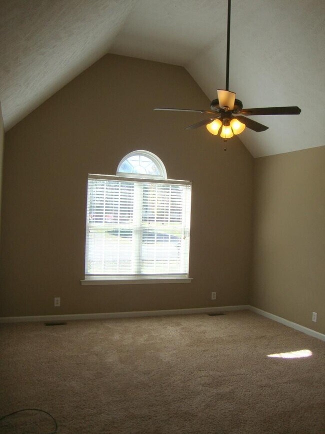 Building Photo - 157 Clearidge Dr