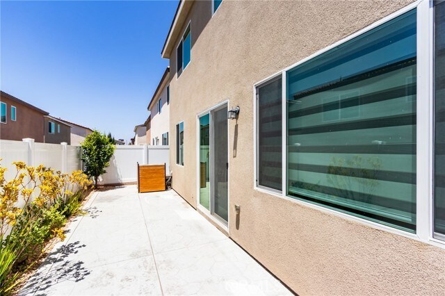 Building Photo - 36469 Shine Dr