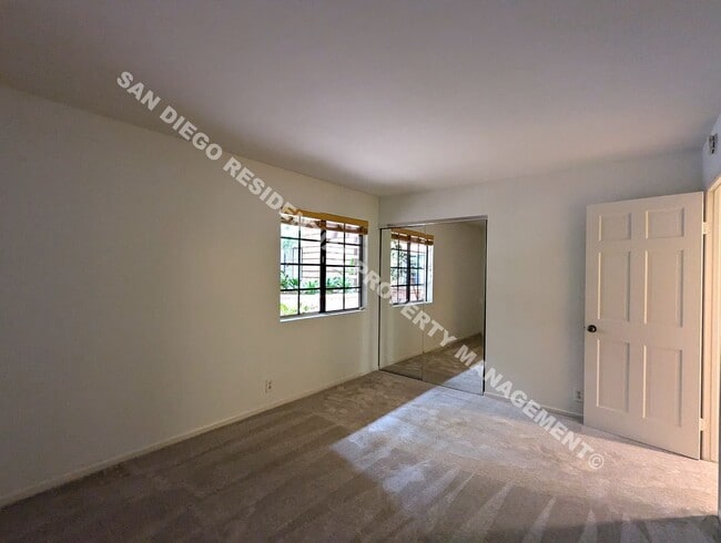 Building Photo - 8850 Villa La Jolla Dr