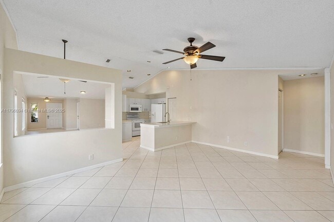 Building Photo - 4013 Pine Ridge Ln