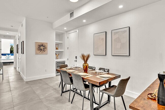 Building Photo - 2100 Miami Rd