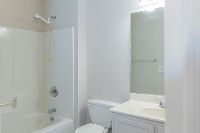 Building Photo - Beautiful 4 bed 2 bath home in Greensboro with fenced yard. Walk to coffee shop and restaurants.