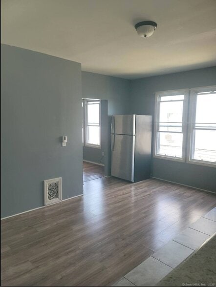 Building Photo - 137 Adelaide St