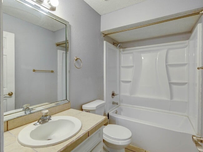 Building Photo - Move-In Ready 3/2 in Columbus | Appliances + W/D + Lawn Care + Pest Control Included | $1,600/mo