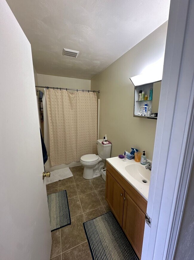 Building Photo - 215 Pheasant Run Dr