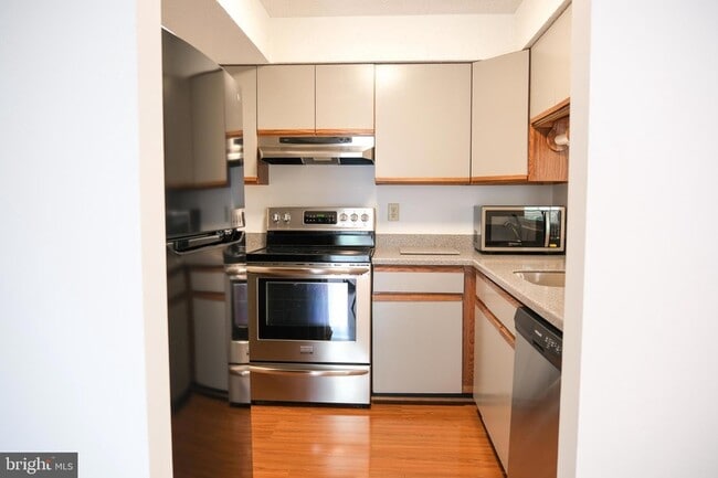 Building Photo - 6941 Mary Caroline Cir
