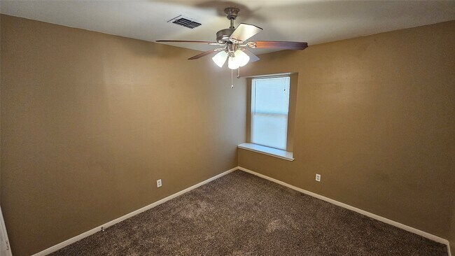 Building Photo - 14807 Spring Lake Dr