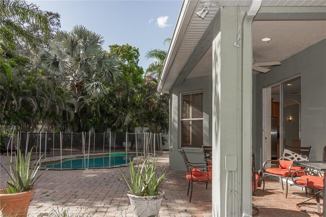 Building Photo - 11102 Avery Oaks Dr