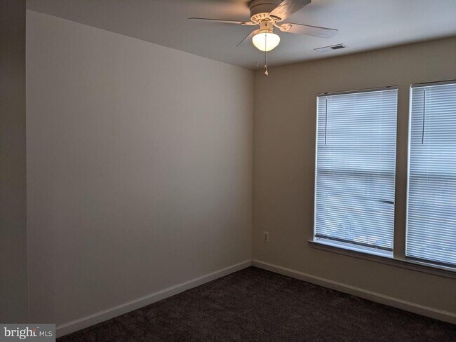 Building Photo - 625 Village Ct