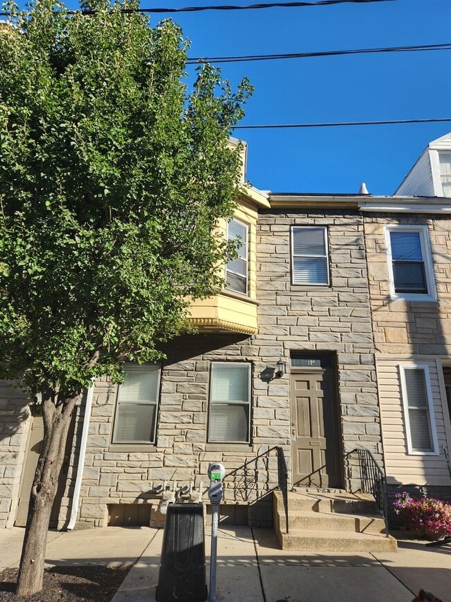 Primary Photo - 123 E King St