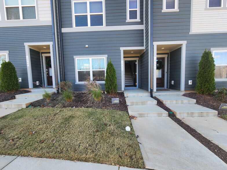 Building Photo - Room in Townhome on Levy Wy