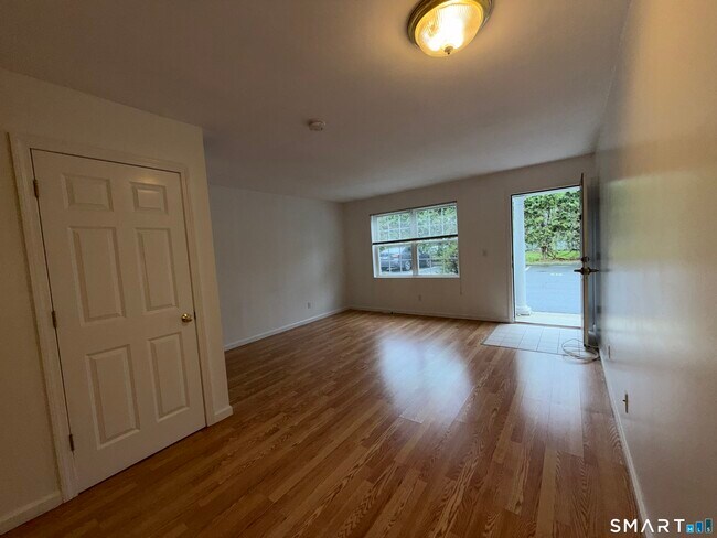 Building Photo - 57 Chapel St