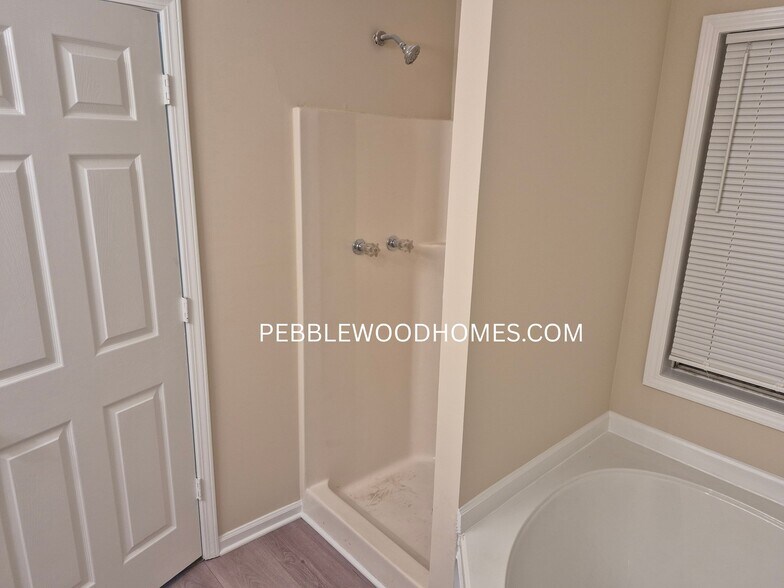 Building Photo - 2599 Candler Way SW