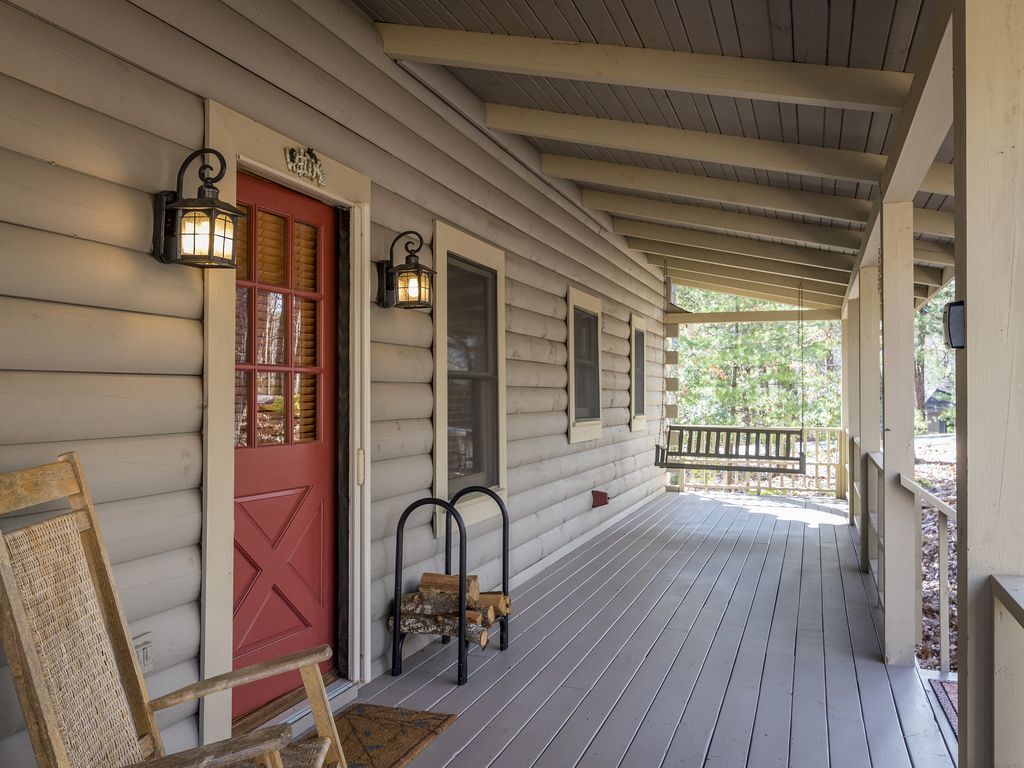 Front Porch - 404 Owls Brow