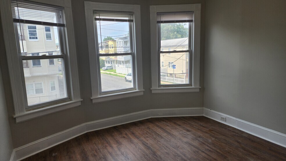 Building Photo - 1518 Pembroke St