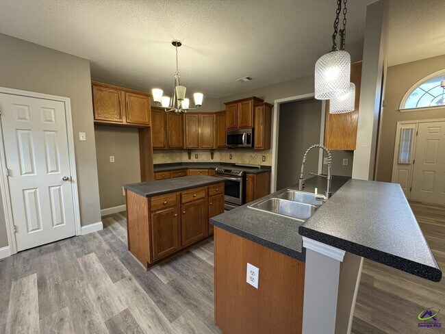 Building Photo - 106 Daventry Ln