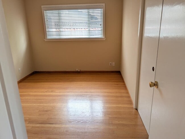 Building Photo - 2112 Rockhurst Ct