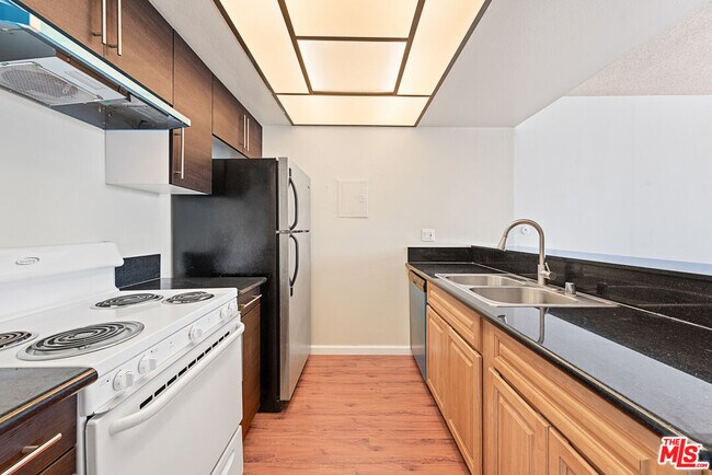 Building Photo - 1745 Camino Palmero St