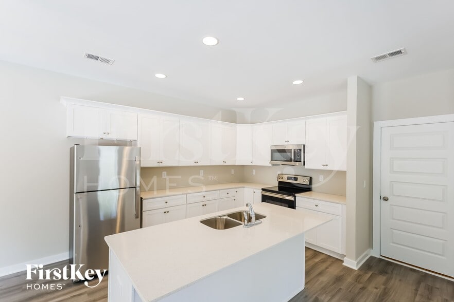 Building Photo - 15638 Capstone Blvd