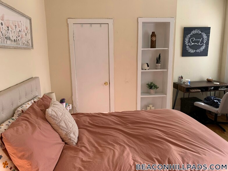 Building Photo - 108 Myrtle St