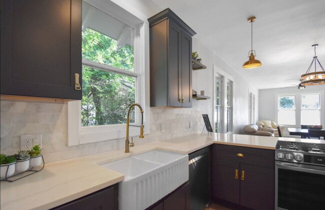 Building Photo - 823 N Palmetto Ave