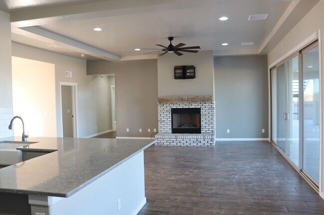 Building Photo - Welcome to your Southern Arizona desert oasis!