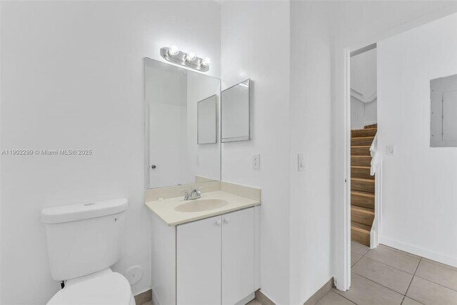 Building Photo - 1530 SE 31st Ct