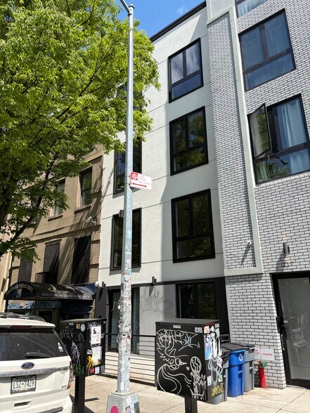 Building Photo - 215 S 4th St