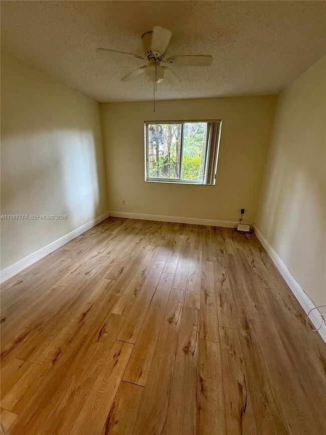 Building Photo - 410 S Park Rd