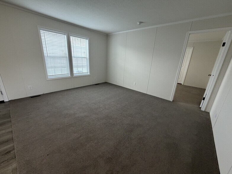 Building Photo - 15882 Villaire Ave