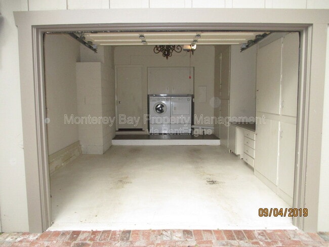 Building Photo - 3NW Guadalupe Ave