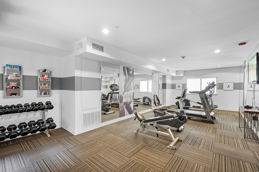 Building Photo - 11023 Fruitland Dr
