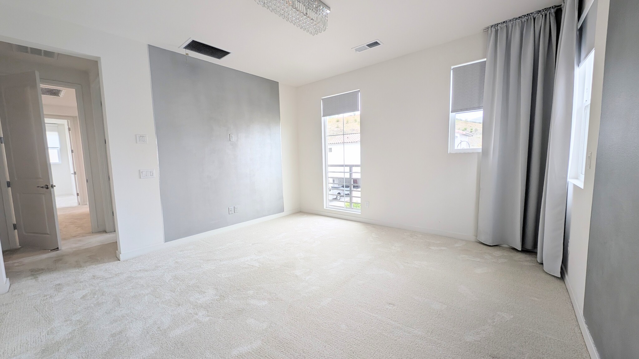 Building Photo - 450 Clubhouse Dr