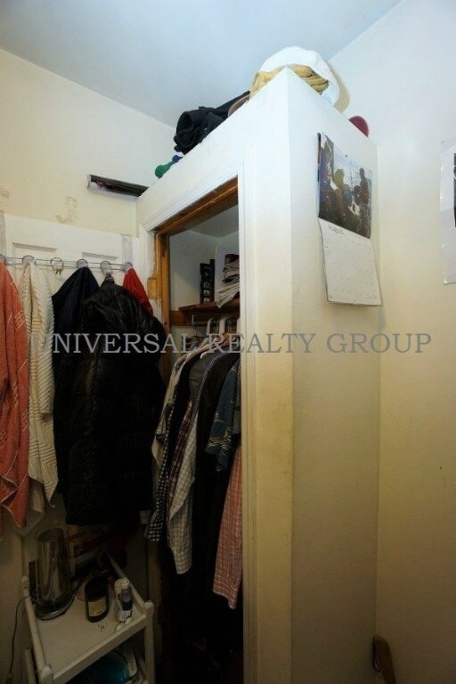 Building Photo - 244 E 21st St