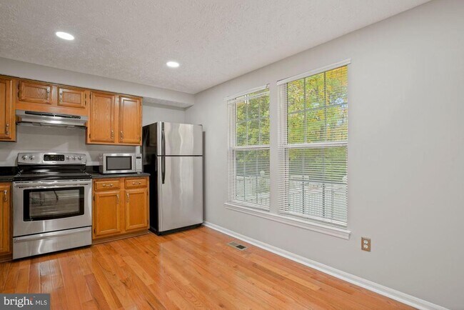 Building Photo - 1539 Woodcrest Dr